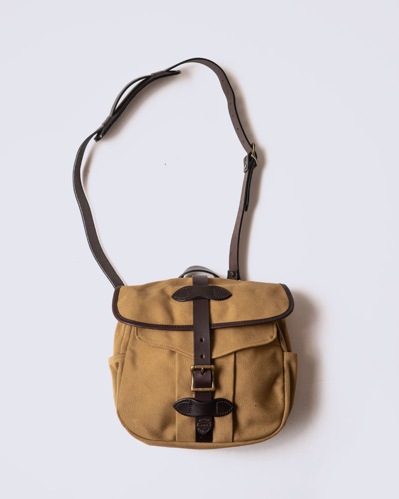 肉厚コットンツイルを使用したラギッドなスモールショルダーバッグ
