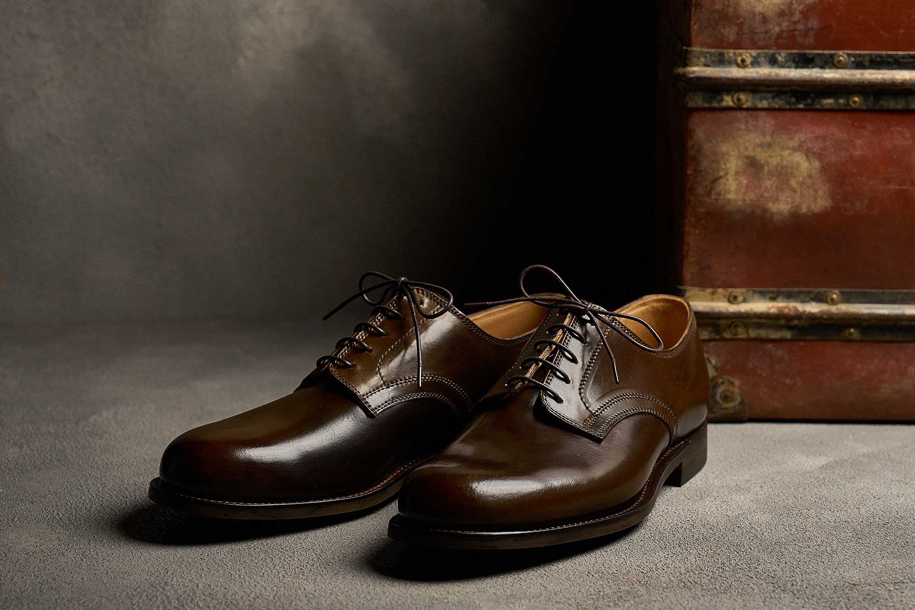 クロケット＆ジョーンズ | 軍靴由来の愛嬌、極上コードバンで現代的に