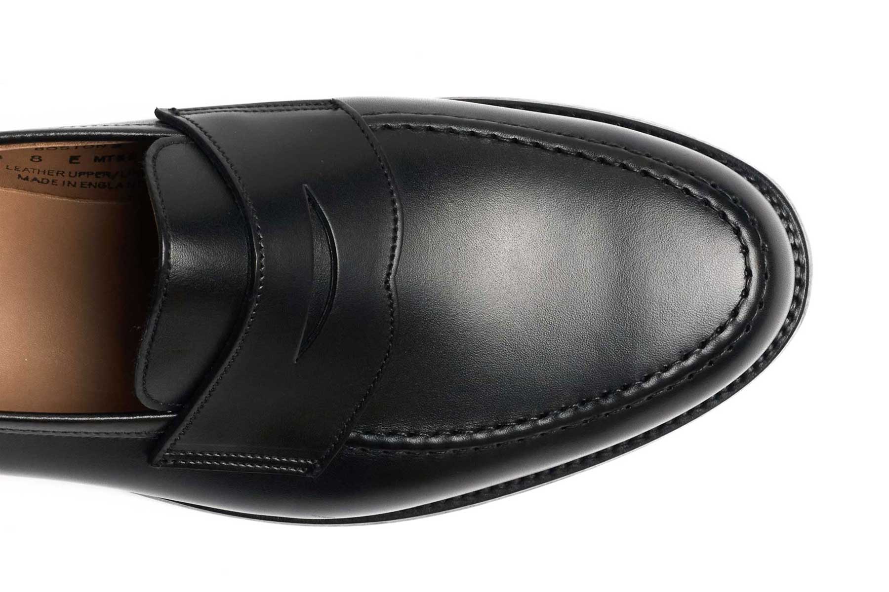 クロケット＆ジョーンズ | 一枚革スエードが生む、極上の足馴染み