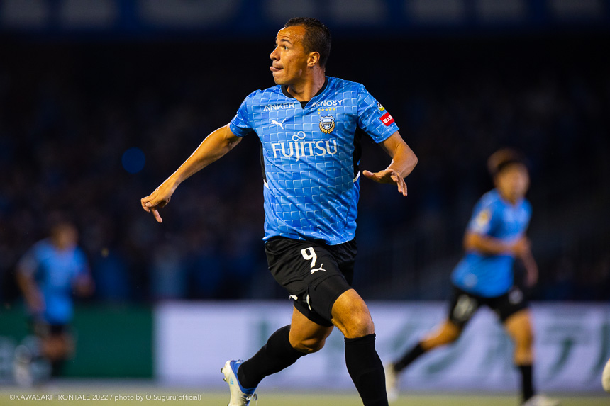 FW9/レアンドロ ダミアン選手 | 選手・スタッフプロフィール2022