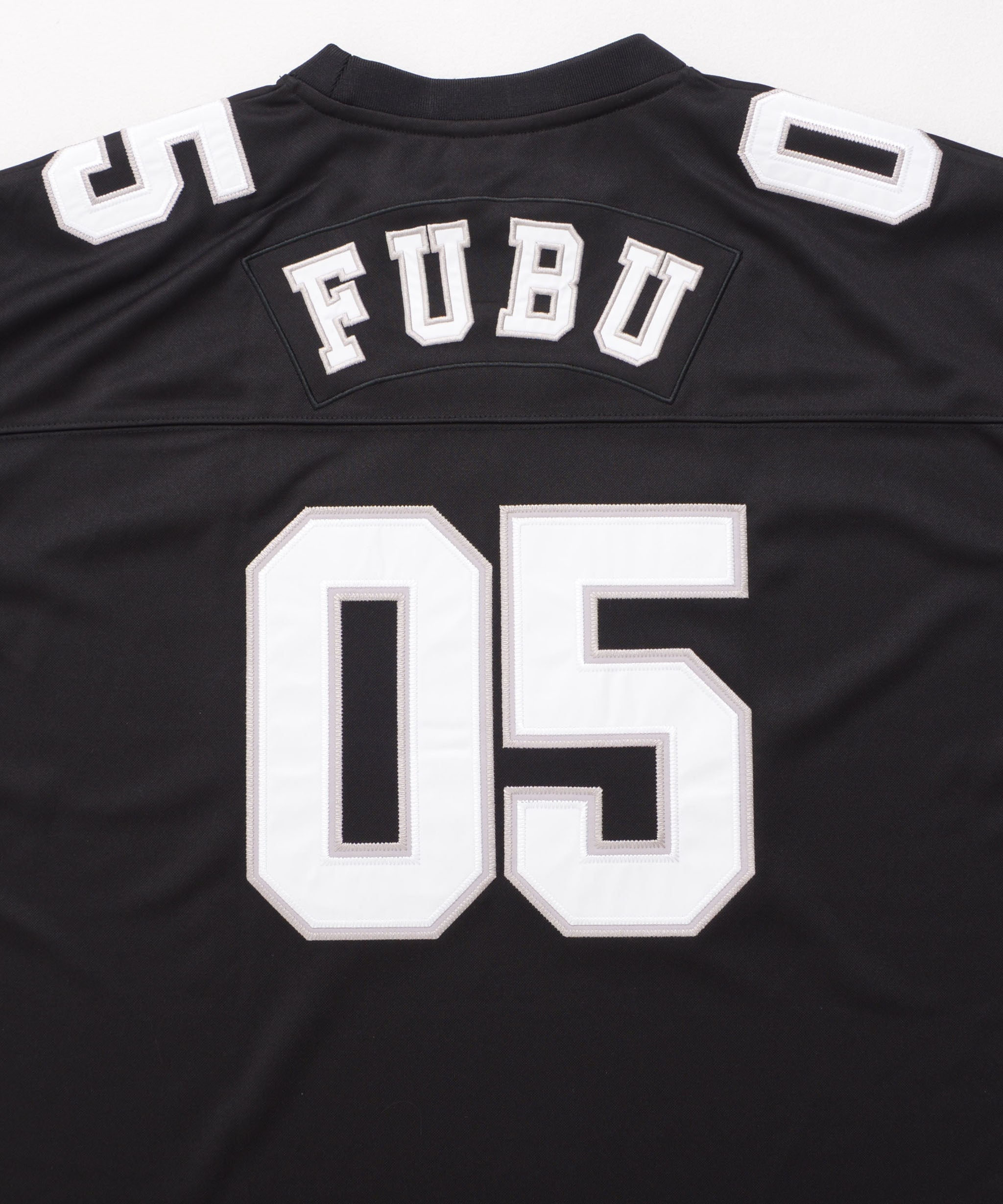 FUBU フブ ロゴ ナンバー ワッペン Vネック 長袖 ゲームシャツ。FUBUは