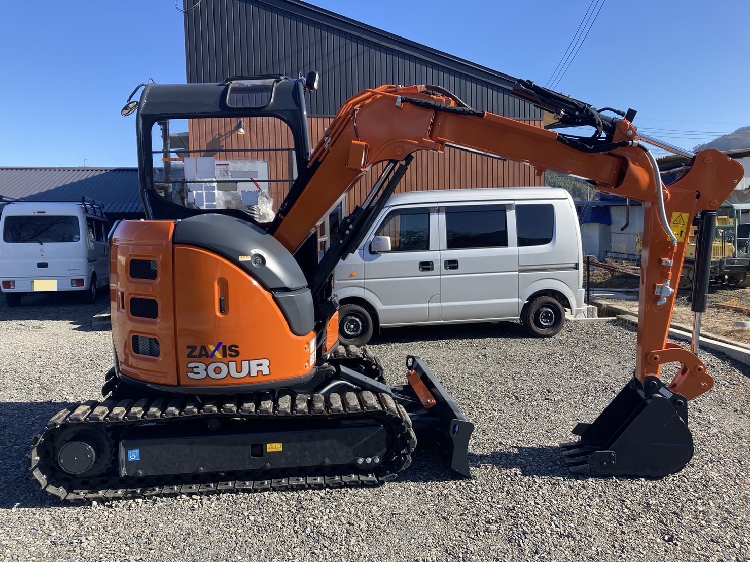 新車納入実績】日立建機 ミニ油圧ショベル「ZX30UR-5B」のご紹介