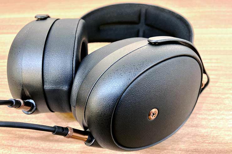 試聴レビュー】Meze Audio LIRIC はブランド初の密閉型平面磁界