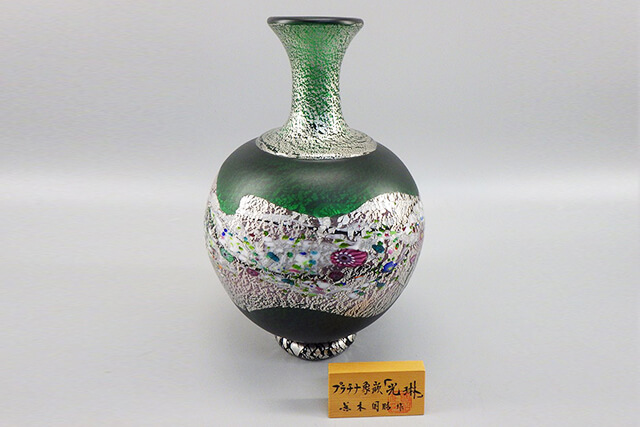 ガラス工芸家の黒木国昭氏｜代表作「光琳」や「綾切子」、福ちゃん買取