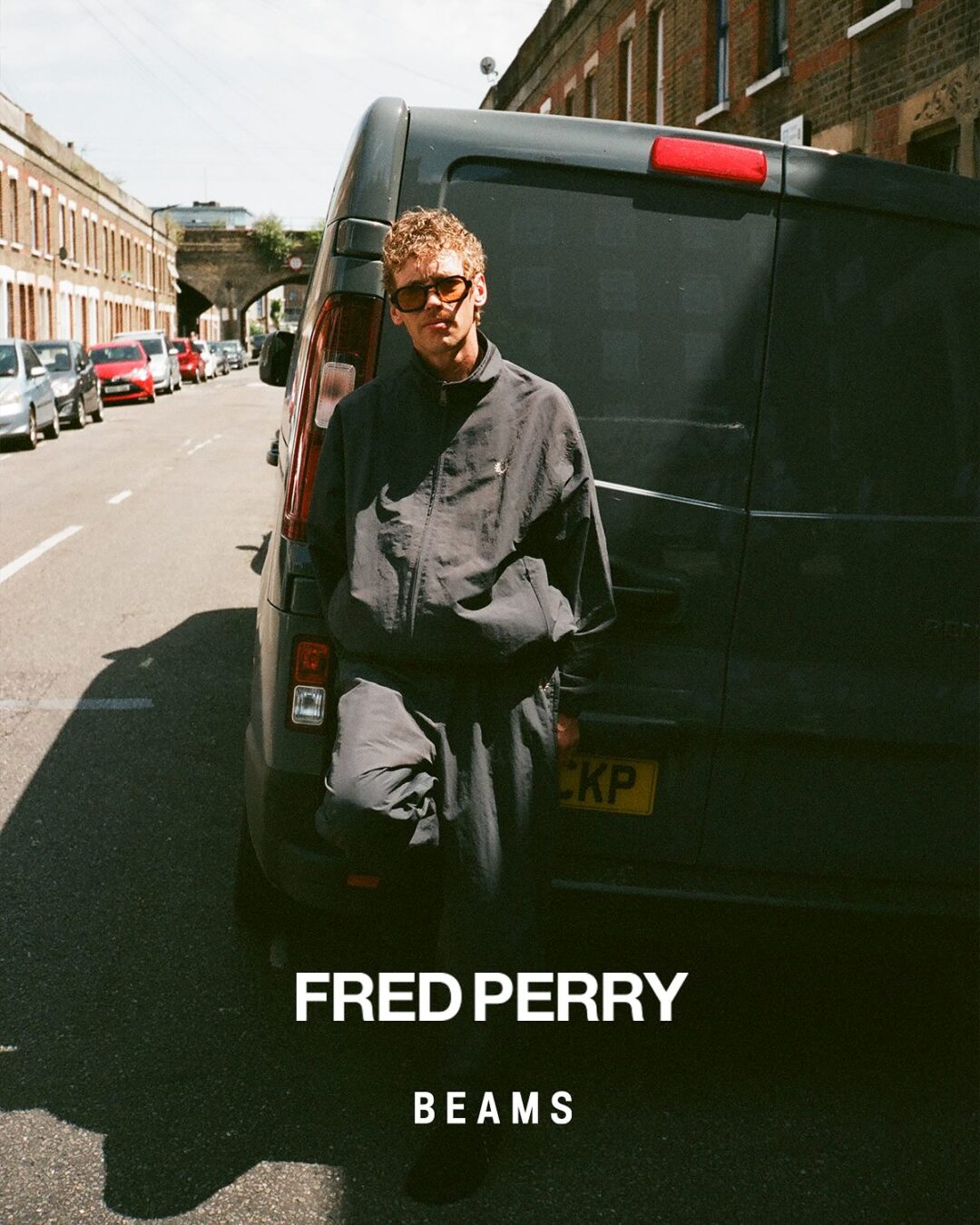 アンカーグレーカラーのFRED PERRY × BEAMS 2025 FW 最新コラボ