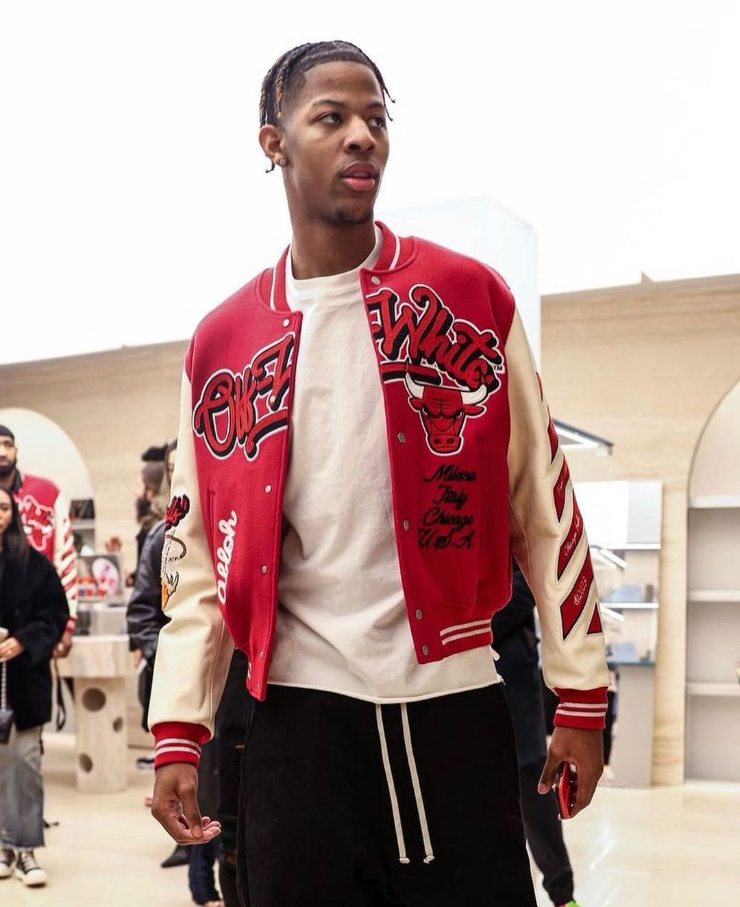 海外 2/2 発売】OFF-WHITE × Chicago Bulls “Varsity jacket” (オフ