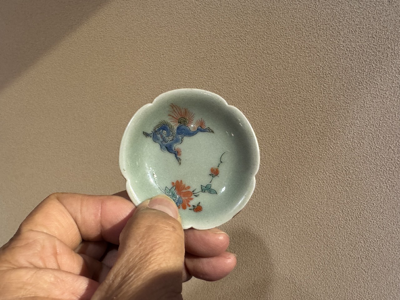 ギャラリー安原 / ご売約 柿右衛門 青磁 獅子牡丹文豆皿