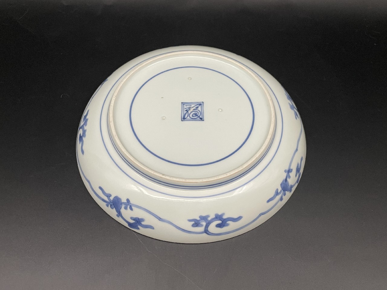 ギャラリー安原 / ご売約 藍柿右衛門 桜流水文中皿