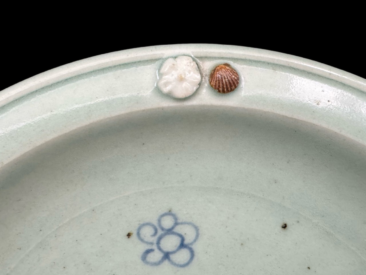 ギャラリー安原 / 初期伊万里 青磁染付 棕櫚文三足大皿