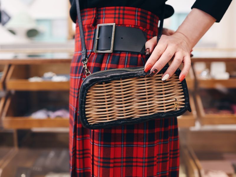 ebagos エバゴス 牛革ソフト籘付き長財布