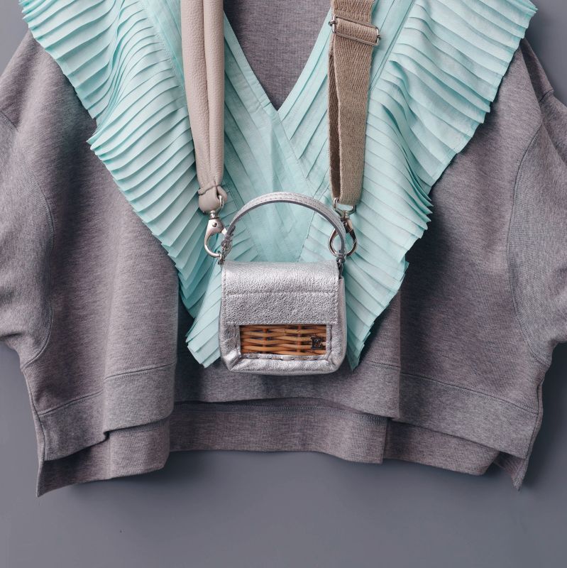 ebagos エバゴス ソフトメタリック 籐付きミニサイフ