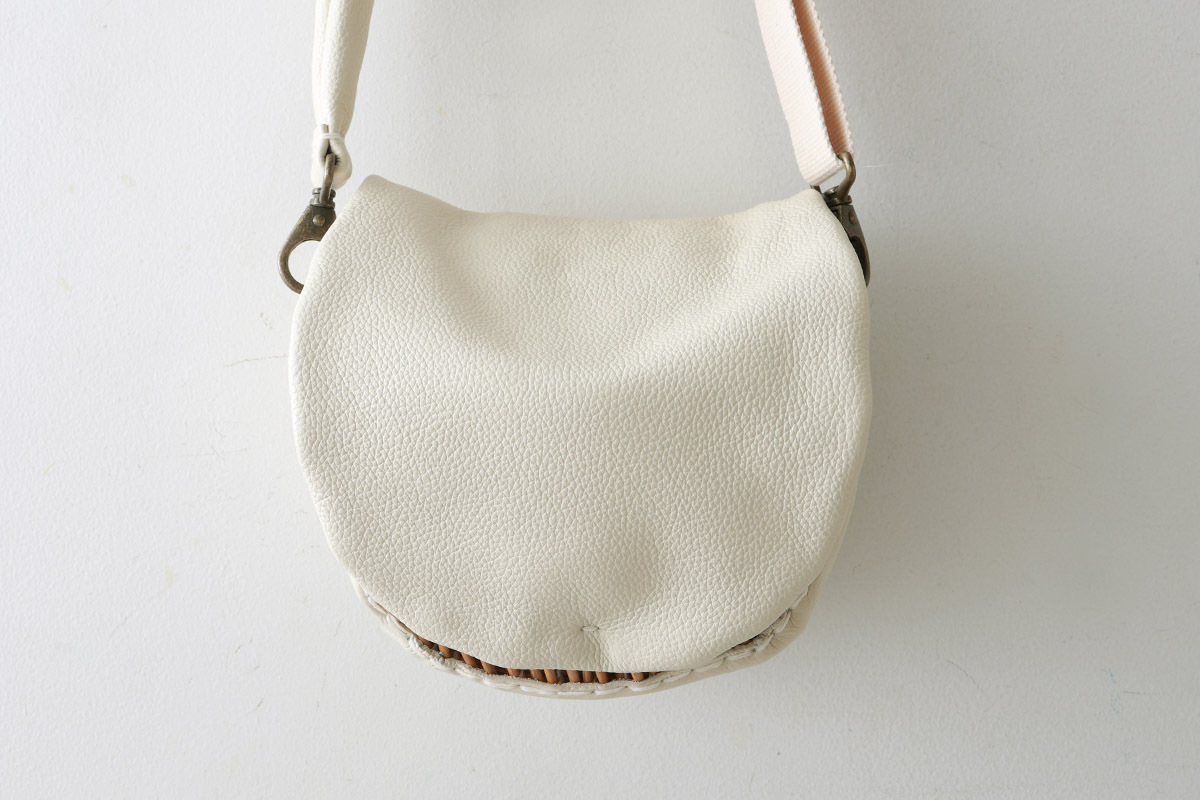 ebagos エバゴス フニュシュリンク・ボディバッグS