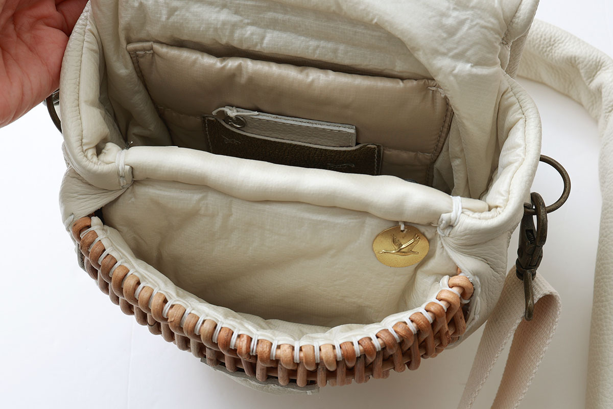 ebagos エバゴス フニュシュリンク・ボディバッグS