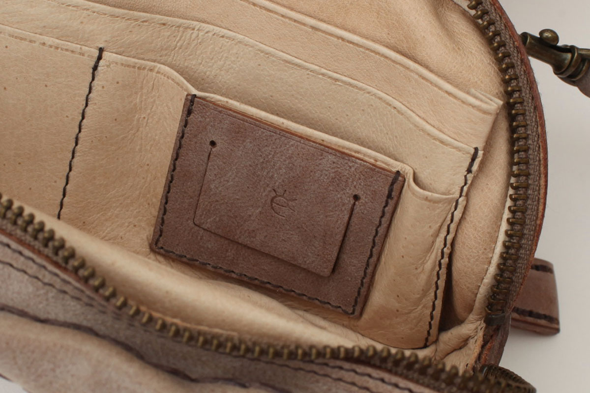 ebagos エバゴス ショルダーレザー籐付き長財布 E金具