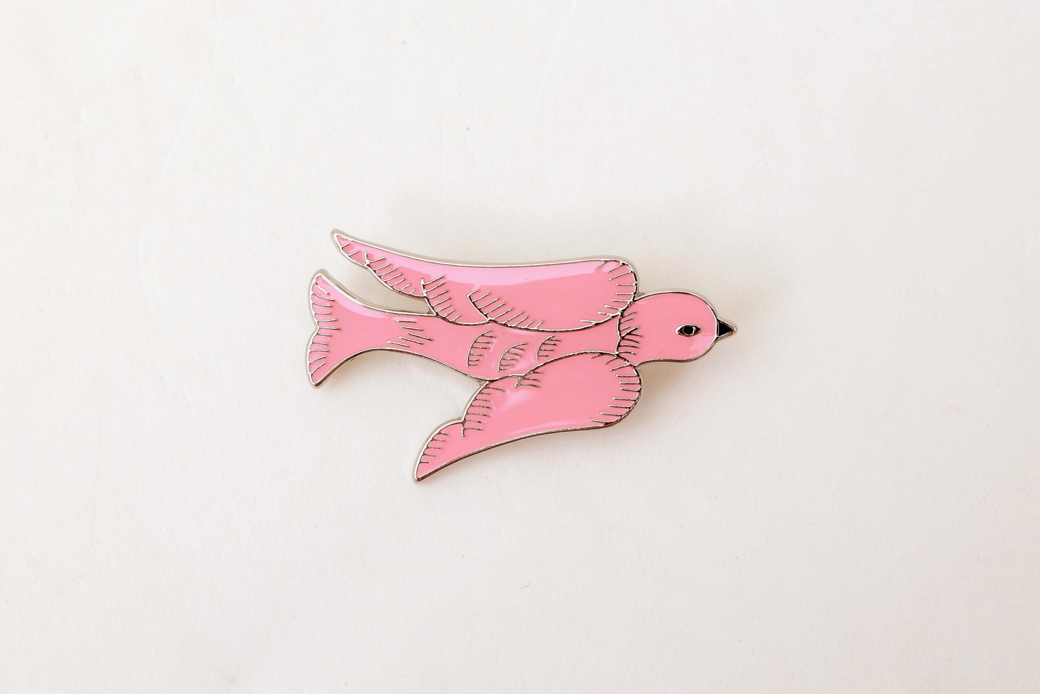 ミナペルホネン　wind bird ブローチ 🕊 mina perhonen “wind bird” brooch 空を舞う小さな鳥たちが、装いに
