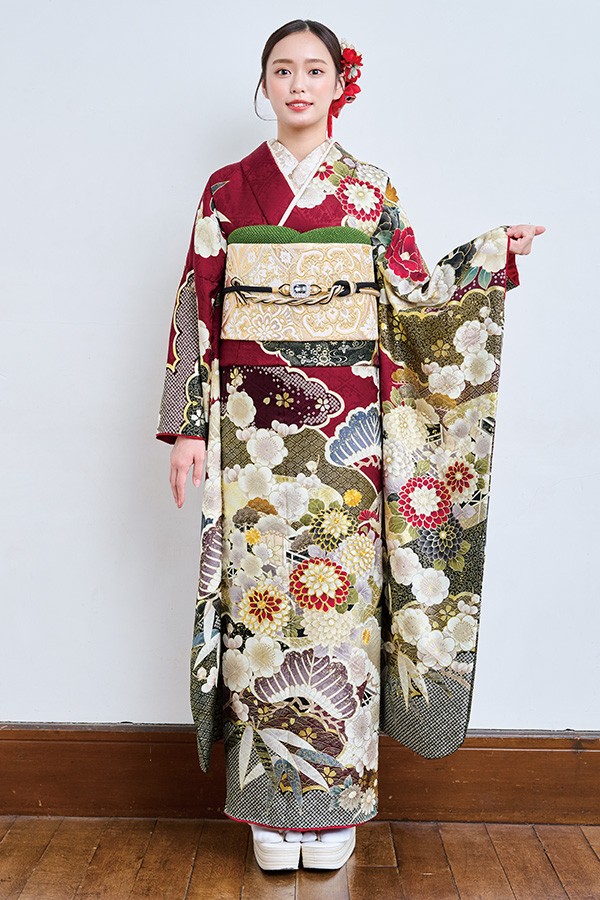 ワインレッド地にシックな正統派古典柄で、気品を纏うお振袖 H-804