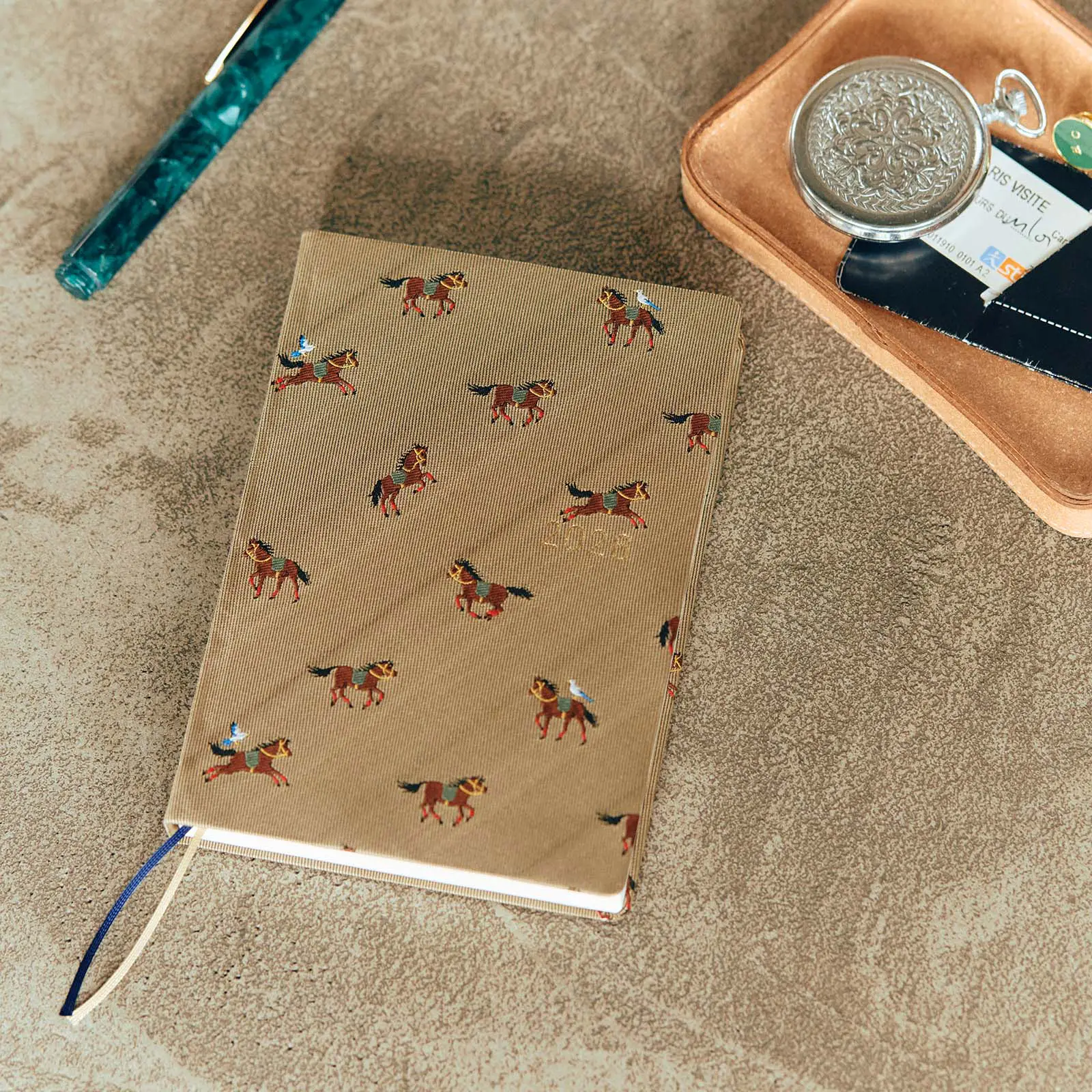 タイ＆チーフ / 駆ける馬 ［HON/A6/1日1ページ/日本語版・英語版/1月