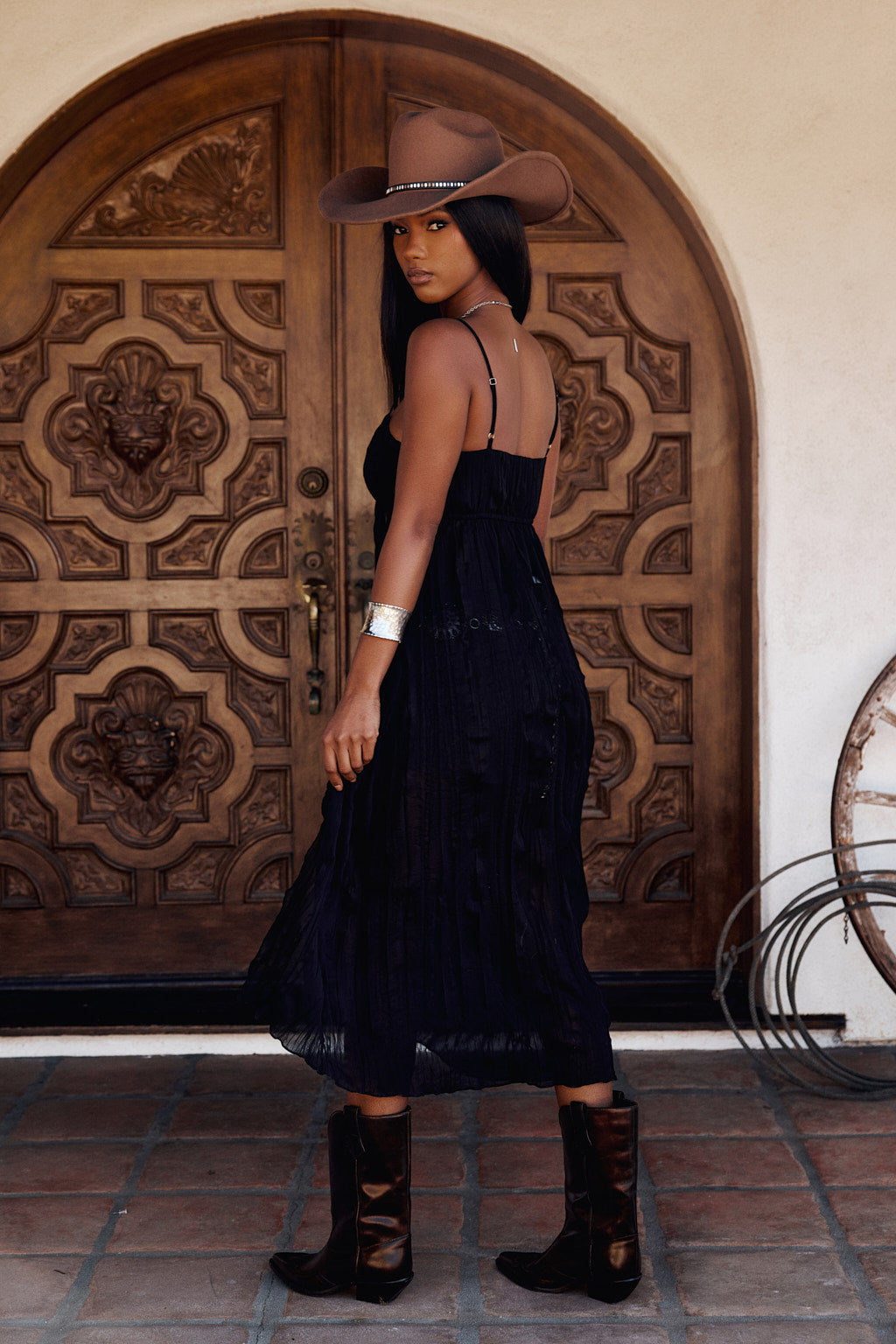 Mischa Black Longline Cami Top – 12th Tribe