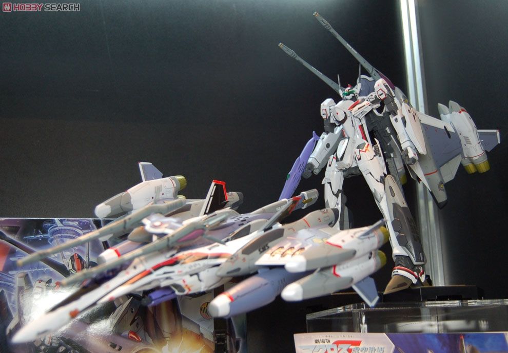 VF-25F トルネードメサイアバルキリー アルト機 (プラモデル) - ホビー