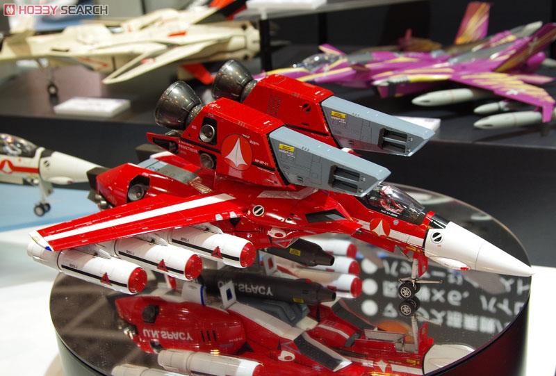 VF-1J スーパーバルキリー `マックス/ミリア` w/反応弾 (プラモデル