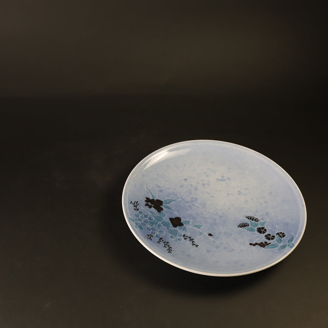 十四代今泉今右衛門 作 色絵吹墨墨はじき草花文皿 – ギャラリー一番館