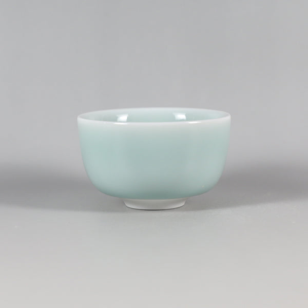 鍋島虎仙窯 鍋島青磁ぐい呑 – ギャラリー一番館オンラインショップ