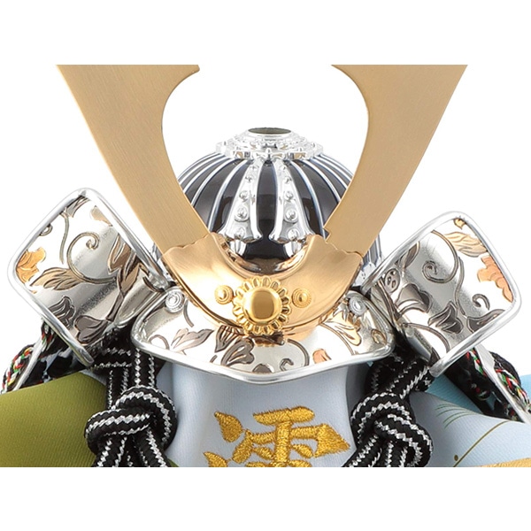 五月人形 兜飾り武将シリーズ 銀唐草 5号 大鍬兜 正絹縅 細密金具 本金