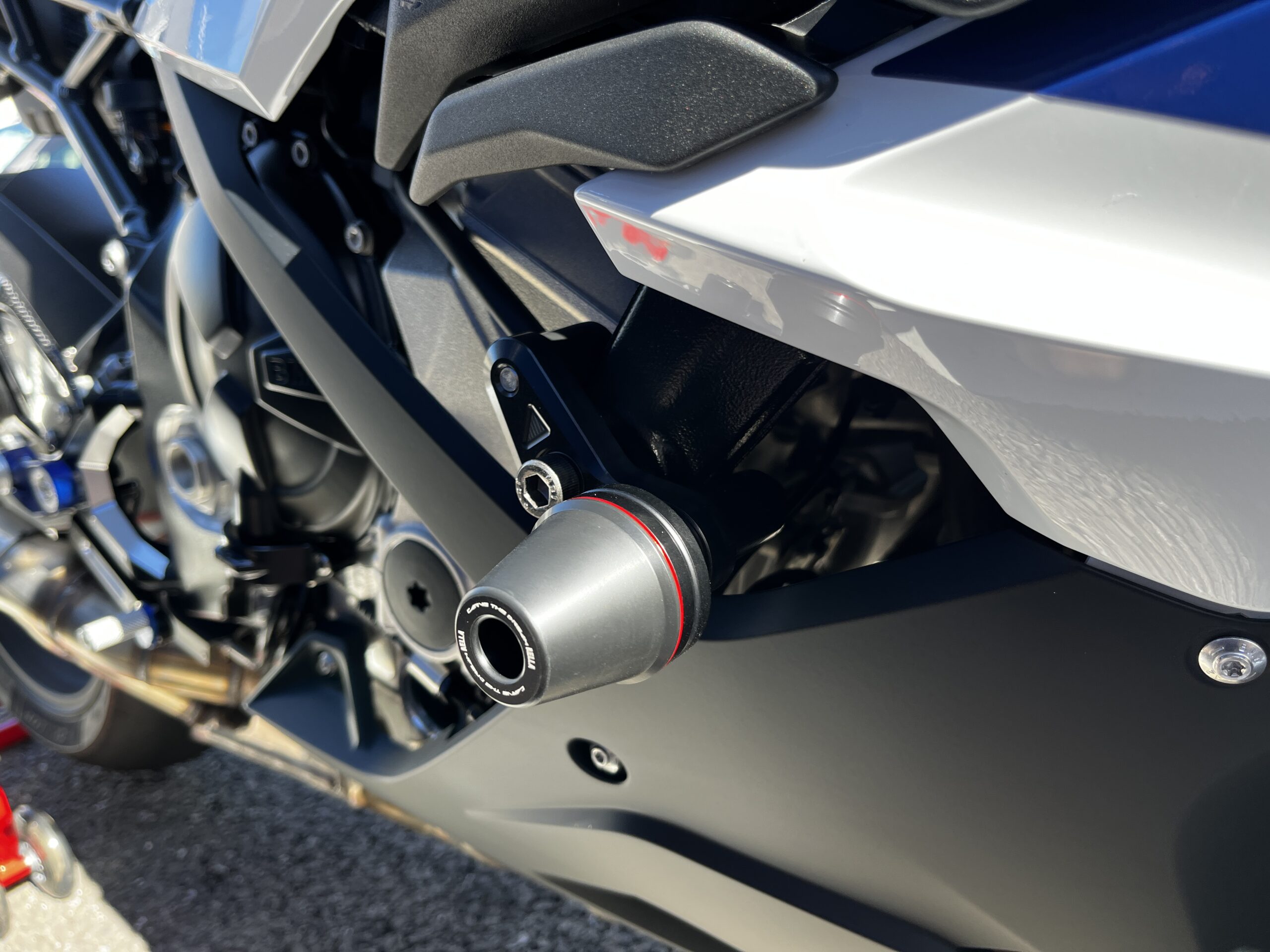 レビュー】S1000RR（2023〜） AELLAフレームスライダー〜取り付け