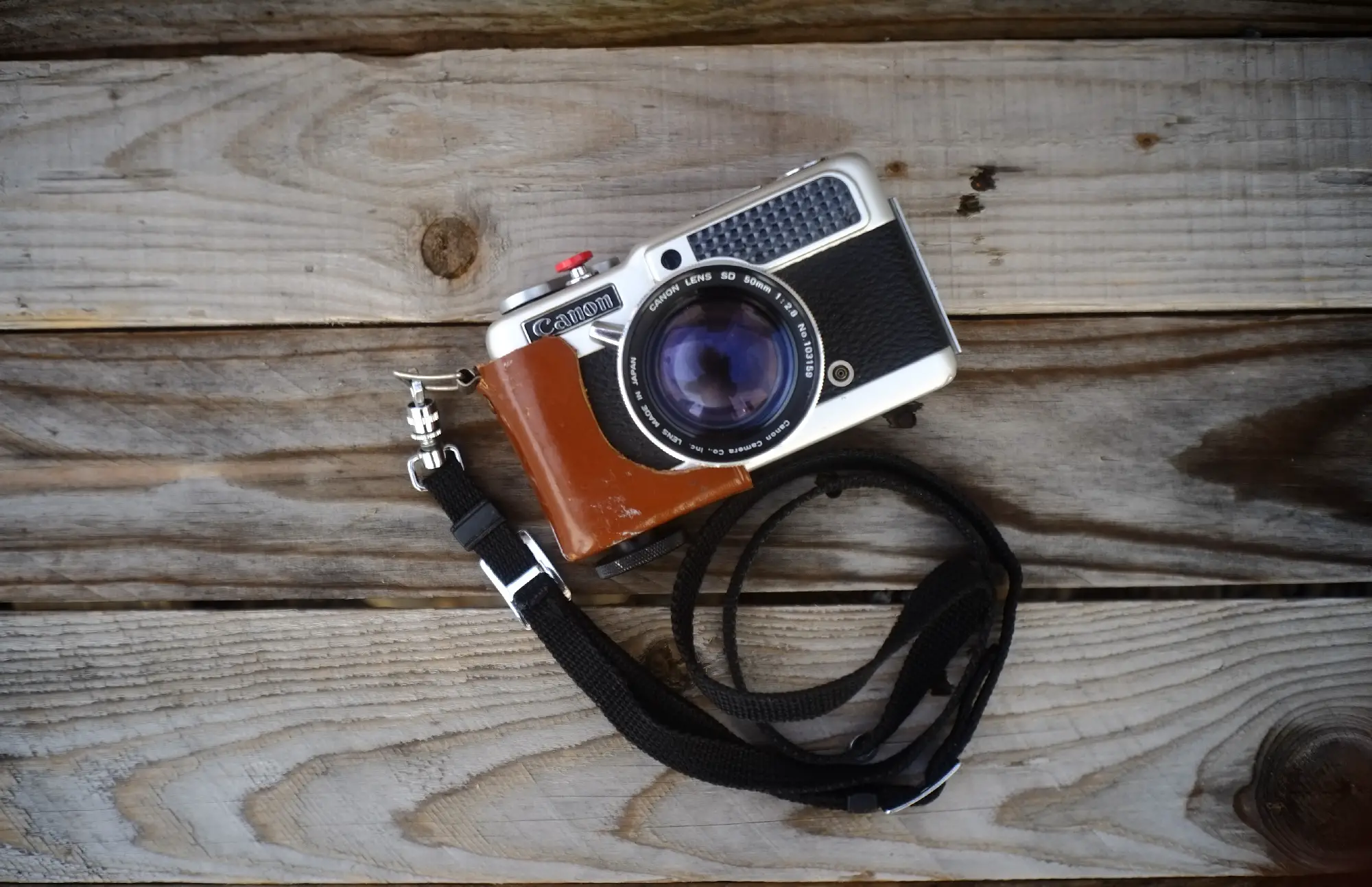 Canon Demi C - Half-frame with a tele lens - Guest review by