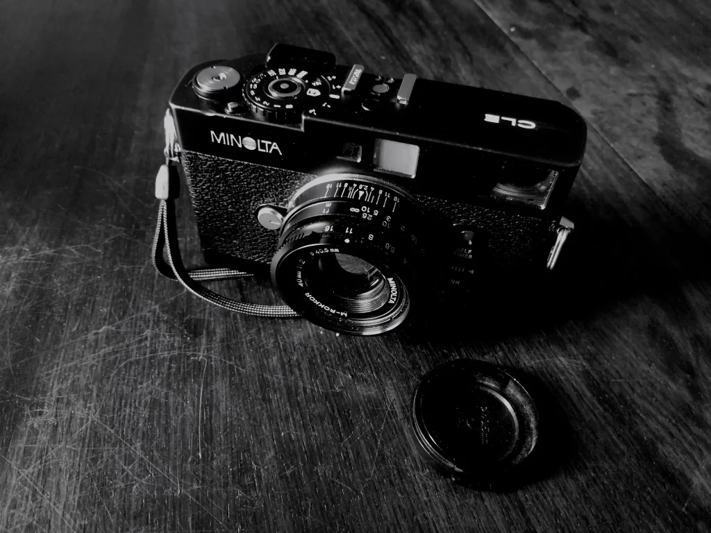 5 Frames with Minolta CLE and Rokkor 40mm f/2 - by Florent