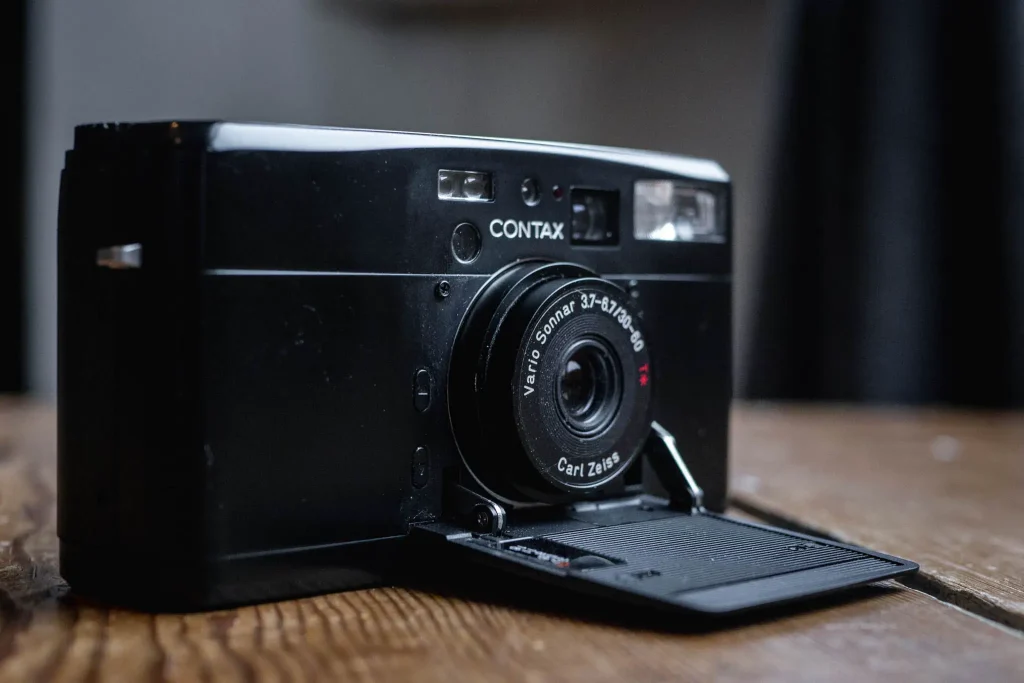 Contax TVSiii Review (vs. the TVSii) - A One Roll Review - 35mmc