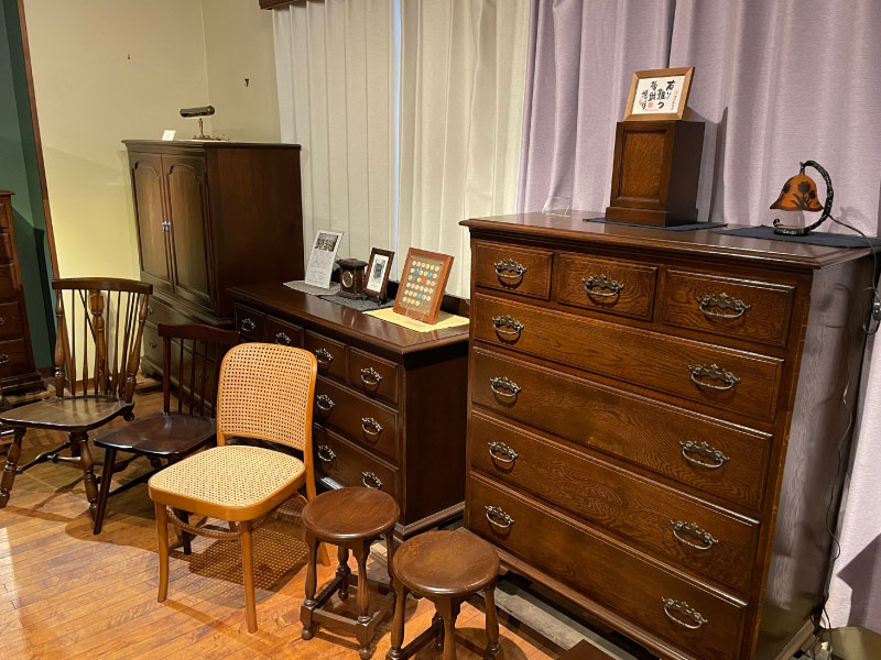 店舗の情報を見る | 横浜クラシック家具、無垢材家具の販売・修理店