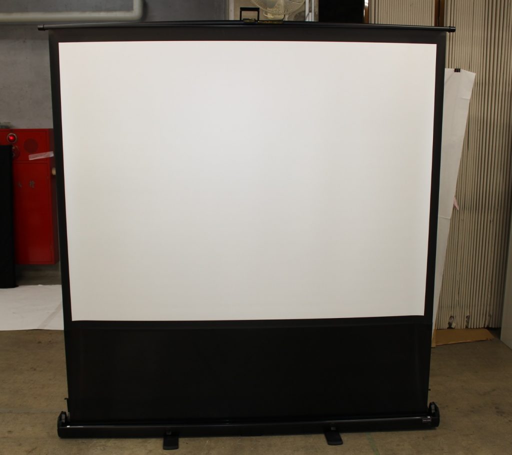 イズミコスモ製80インチモバイルスクリーンの紹介です！*中古* | 中古