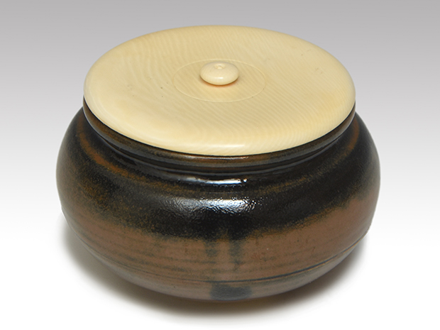 柿蔕茶入 朝日焼 松林良周(15代 松林豊斎)作 象牙蓋 仕服(獅子狩文錦