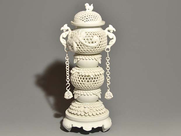 白磁籠目登龍彫透文香炉 十五代中里茂右衛門（作） 秀逸な作品 | 古