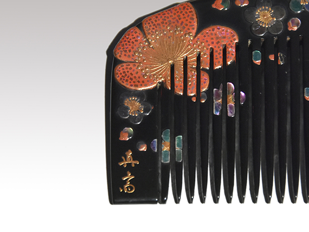 櫛 螺鈿入り金銀梅蒔絵 真斎(作) 鼈甲地 | 古美術ささき