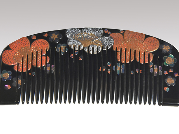 櫛 螺鈿入り金銀梅蒔絵 真斎(作) 鼈甲地 | 古美術ささき