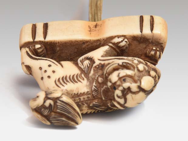 印籠 山水楼閣図蒔絵 象牙獅子根付 江戸後期 | 古美術ささき