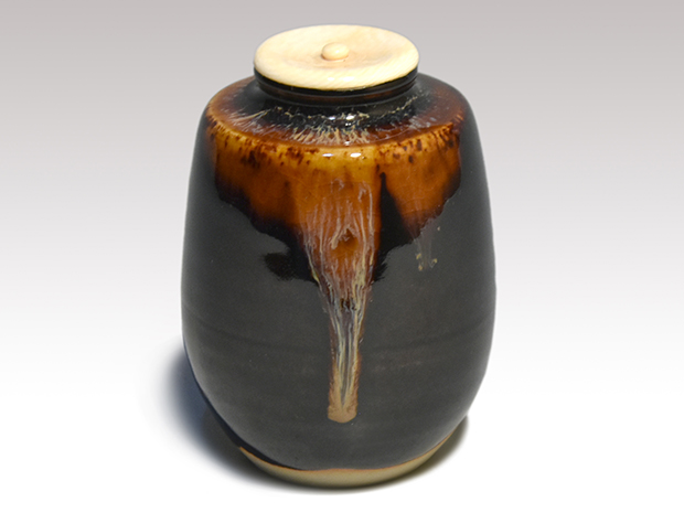 肩衝茶入 桶谷定一(作) 共箱 象牙蓋 仕服(七曜太子) | 古美術ささき