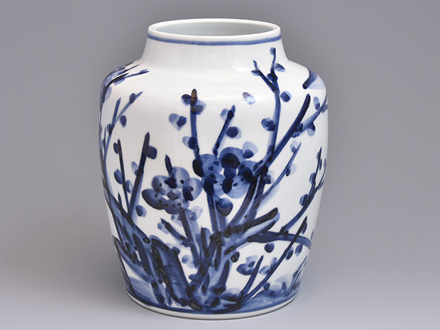 近藤悠三(作) 梅染付 花瓶 共箱 | 古美術ささき