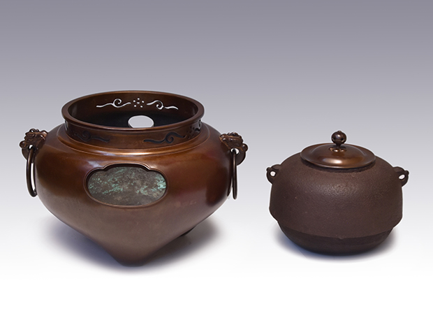 唐胴鬼面風炉 丸釜添え 根来実三(作) 共箱 遠州流職方 | 古美術ささき