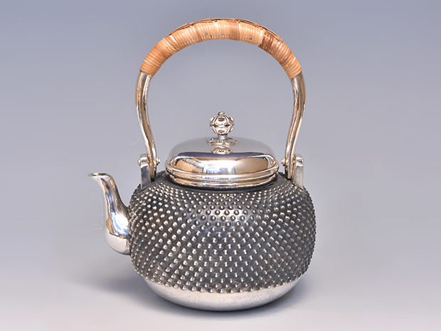 純銀 霰湯沸 銀瓶 秀峰(作) 共箱 重量：910g 未使用 | 古美術ささき