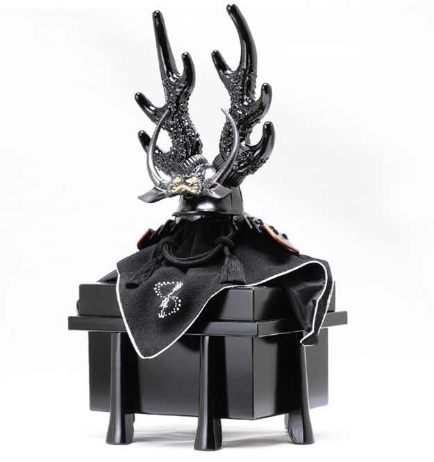 本多忠勝公 黒糸威二枚胴具足模写 兜飾りNo3181 | 五月人形