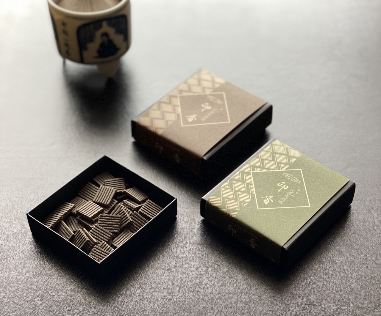 新発売】シャム沈香角割風印香 | TOPICS | お線香・お香の玉初堂