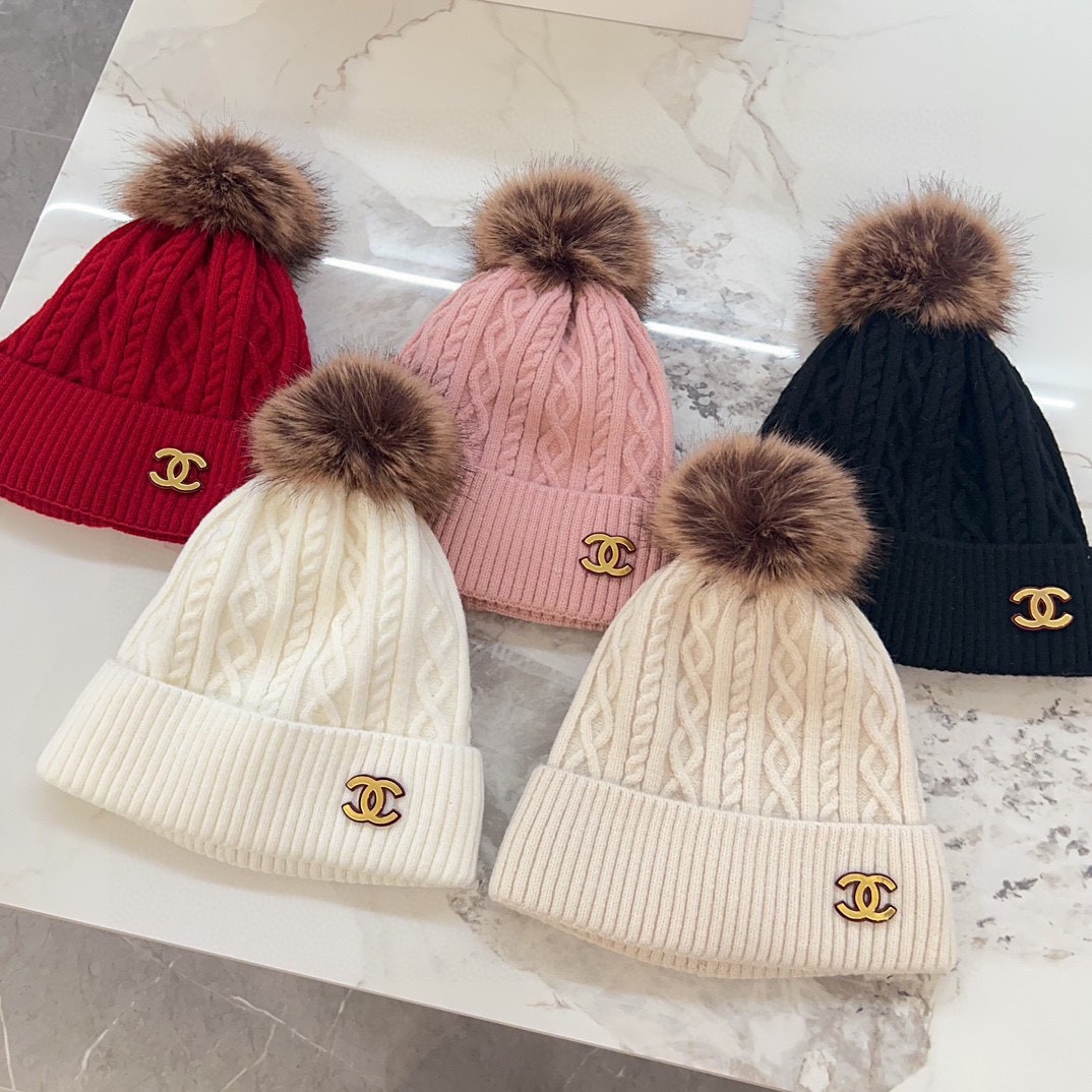 クラシック ボンボン付き ケーブル編み シャネル キャップ 偽物 ニット