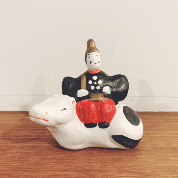 牛のおもちゃ 相良人形『牛乗り天神』 ｜ 七代目さがらたかし・山形県