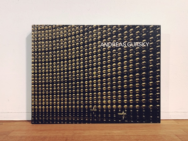 アンドレアス・グルスキー ANDREAS GURSKY ｜ 2013年・読売新聞東京