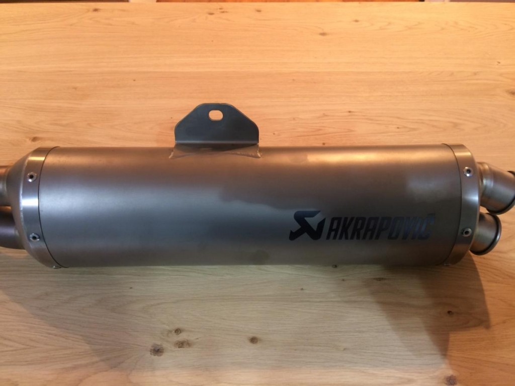 AKRAPOVIC R1200RT用マフラー | カツラダモータースグループ