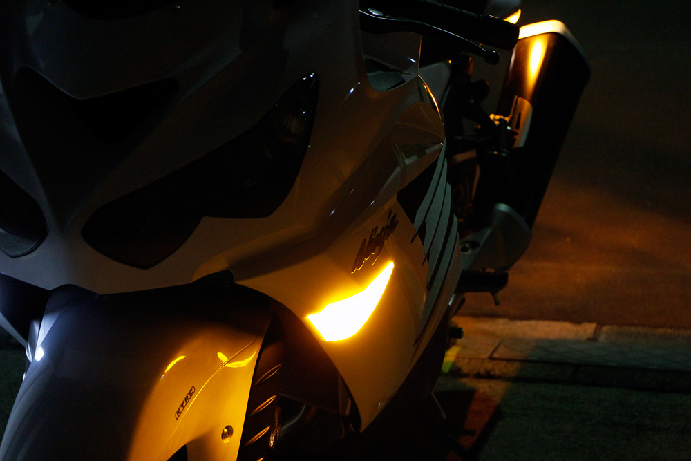 ボスコムジャパンの人気LEDウインカーシリーズにZX-14R用が登場