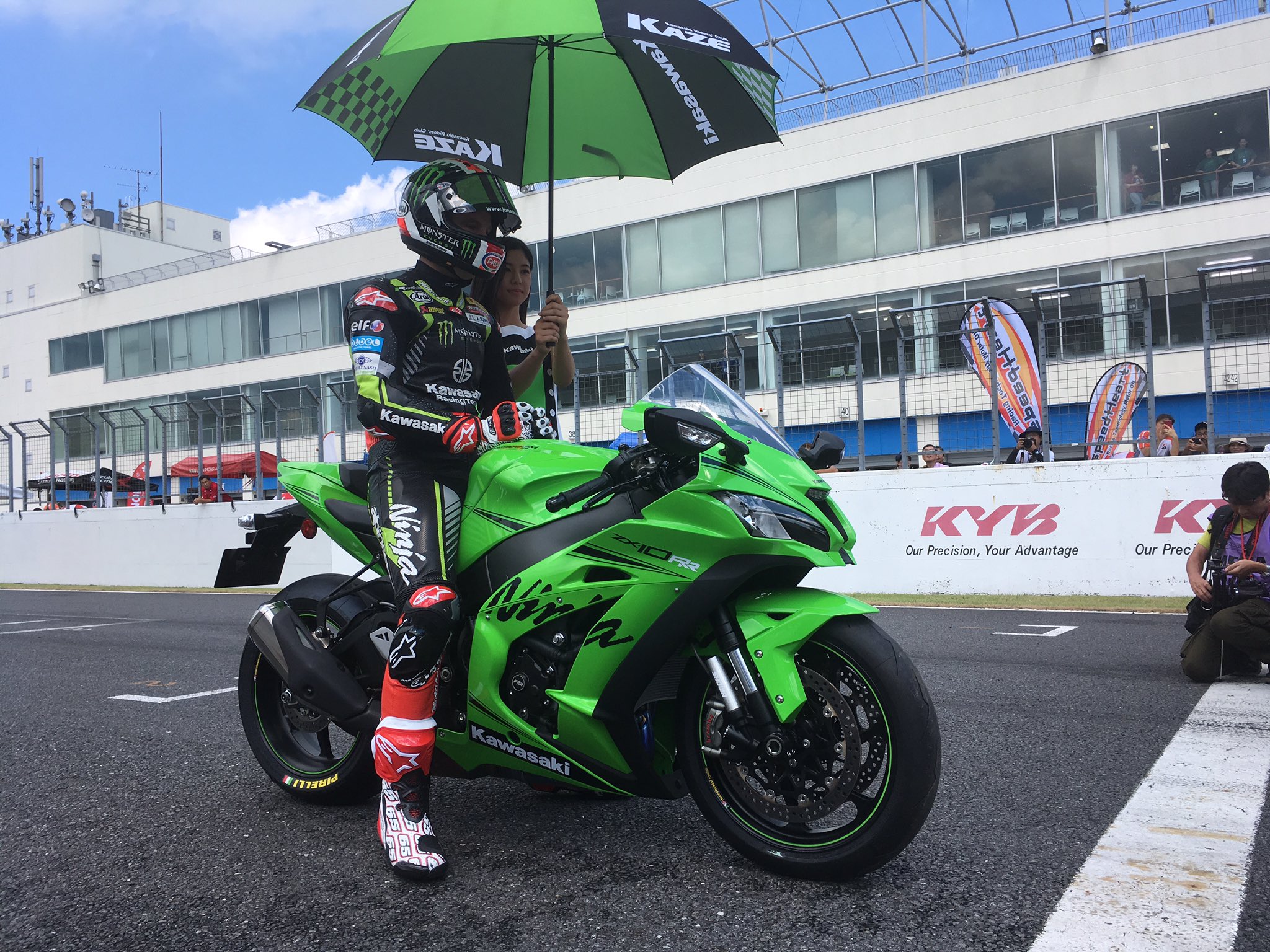 Ninja ZX-10R/RR/R SE］熟成された新型2019年モデルが、ジョナサン